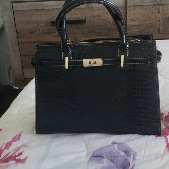 Small Black Purse - Picture 12 of 14